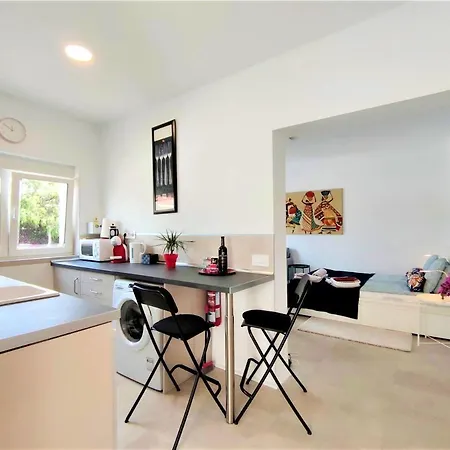 Fantastico 2 - With Large Balcony, Terrace And Garden Apartment