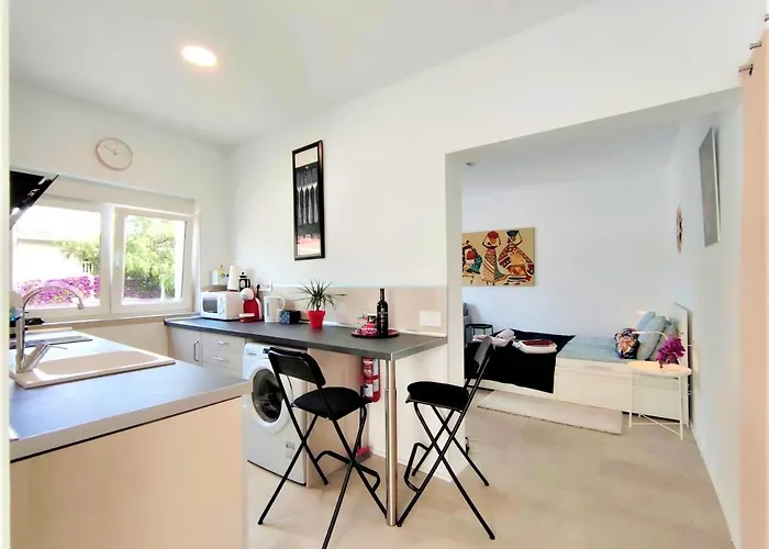 Fantastico 2 - Large Balcony, Free Parking, Air Conditioning, Free Netflix, Bbq Apartment